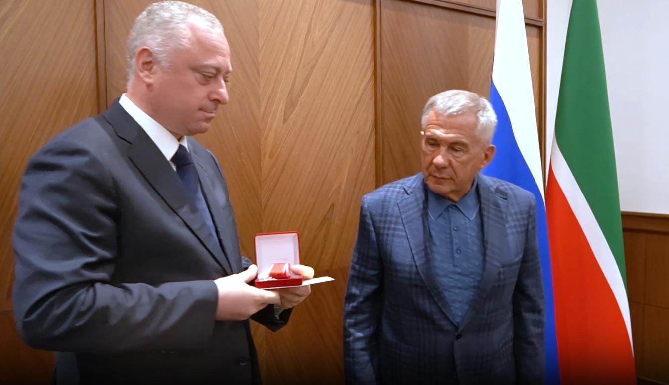 Минниханову в Абхазии вручили высший орден республики