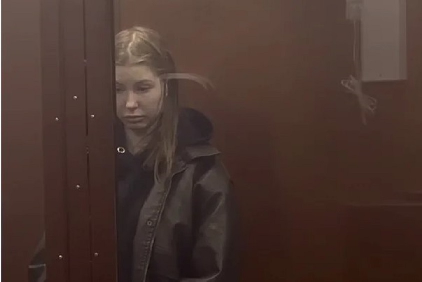 РПЦ одобрила решение суда, освободившего сделавшую кальян на куличе девушку