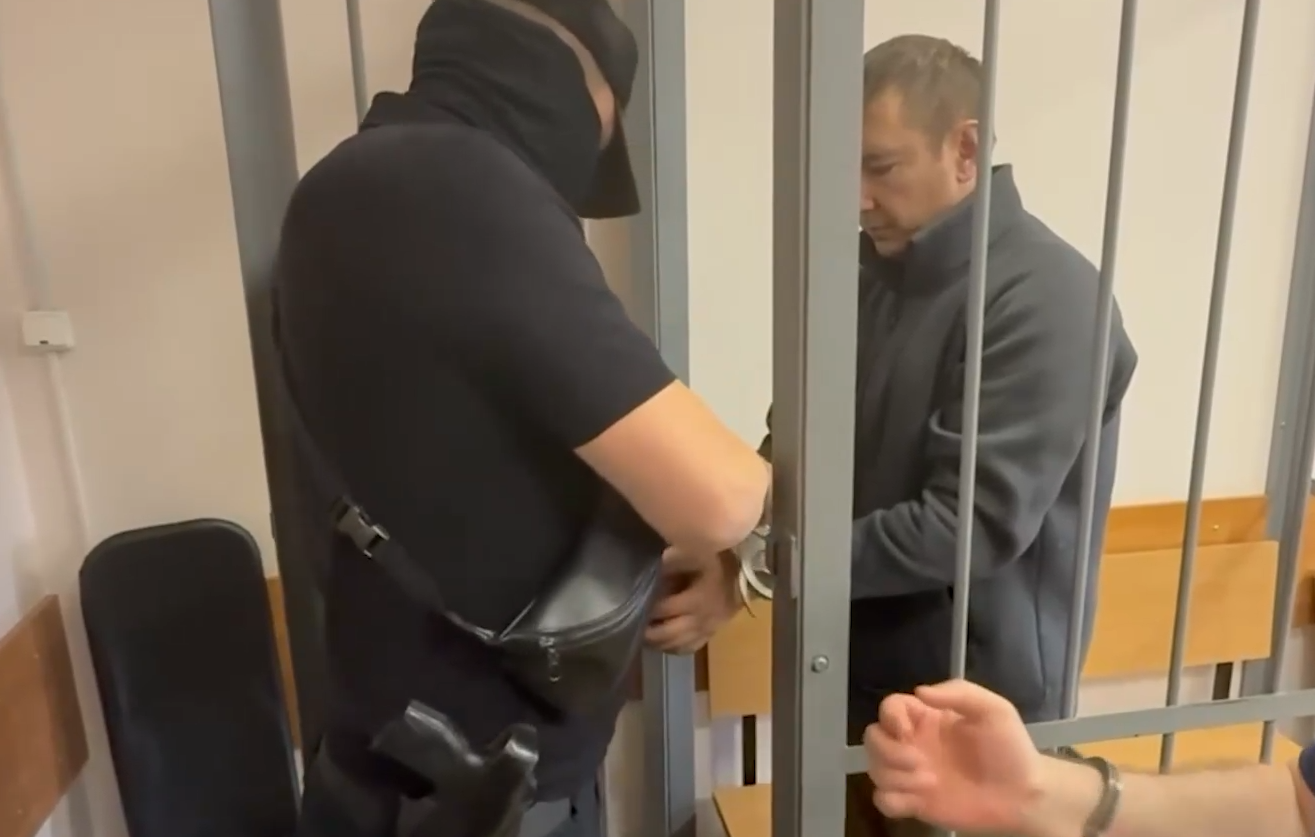Маньяк, убивший девочку под Петербургом, снял 1 млн и пытался уехать из России
