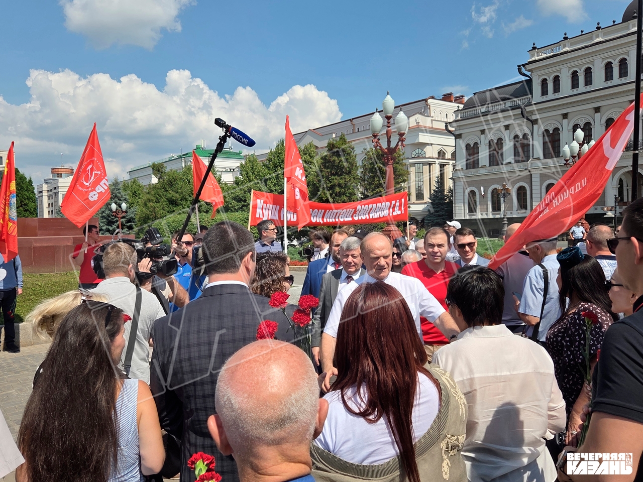 Зюганов опроверг слухи о многомиллионных премиях депутатам Госдумы