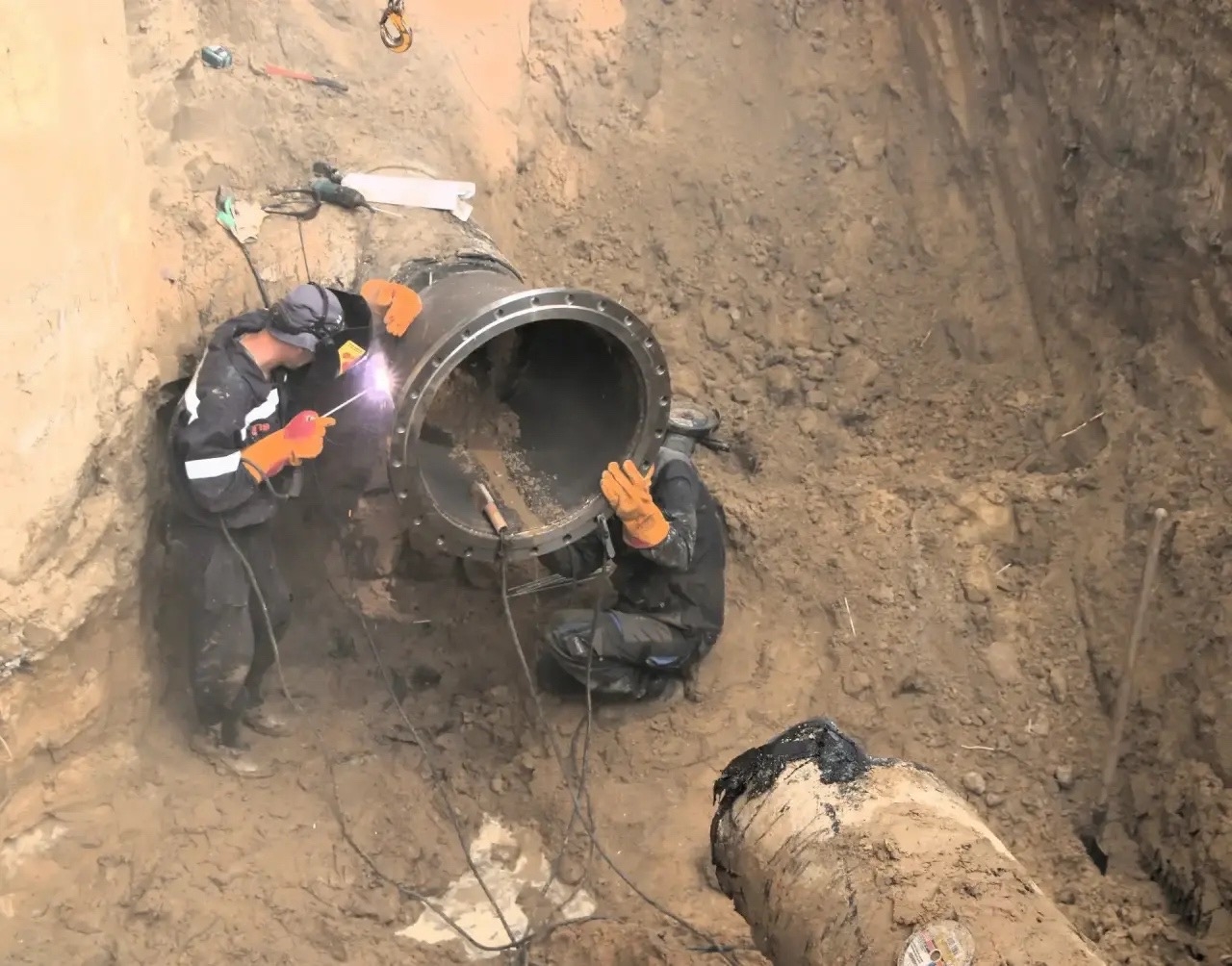 В посёлке Мирный под Казанью ремонтируют полувековой водопровод
