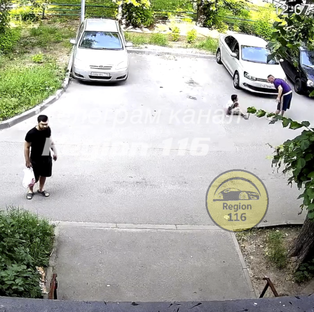 Полицейские займутся казанцем, публично избившим ребенка
