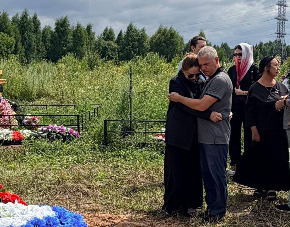 Певица МакSим сообщила о смерти своего отца