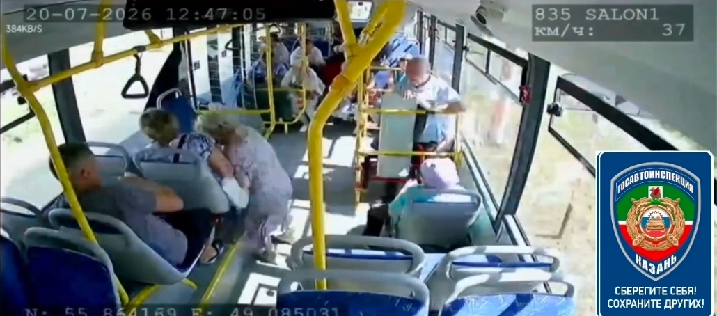 Автобус столкнулся с Маздой в Казани