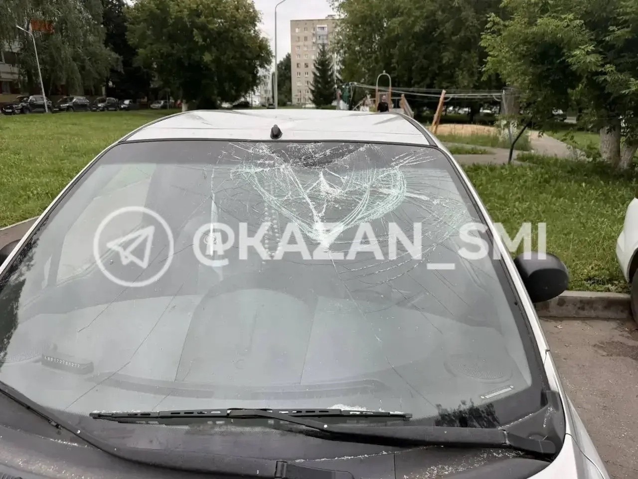 Наркоман с 15 судимостями разгромил машины в Челнах и попал под задержание