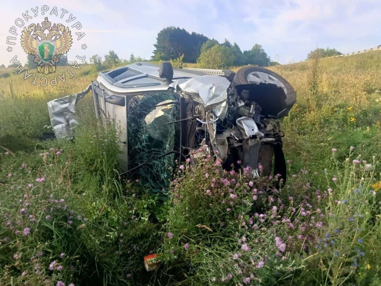Водитель и пассажирка погибли после переворота Renault в Пестречинском районе