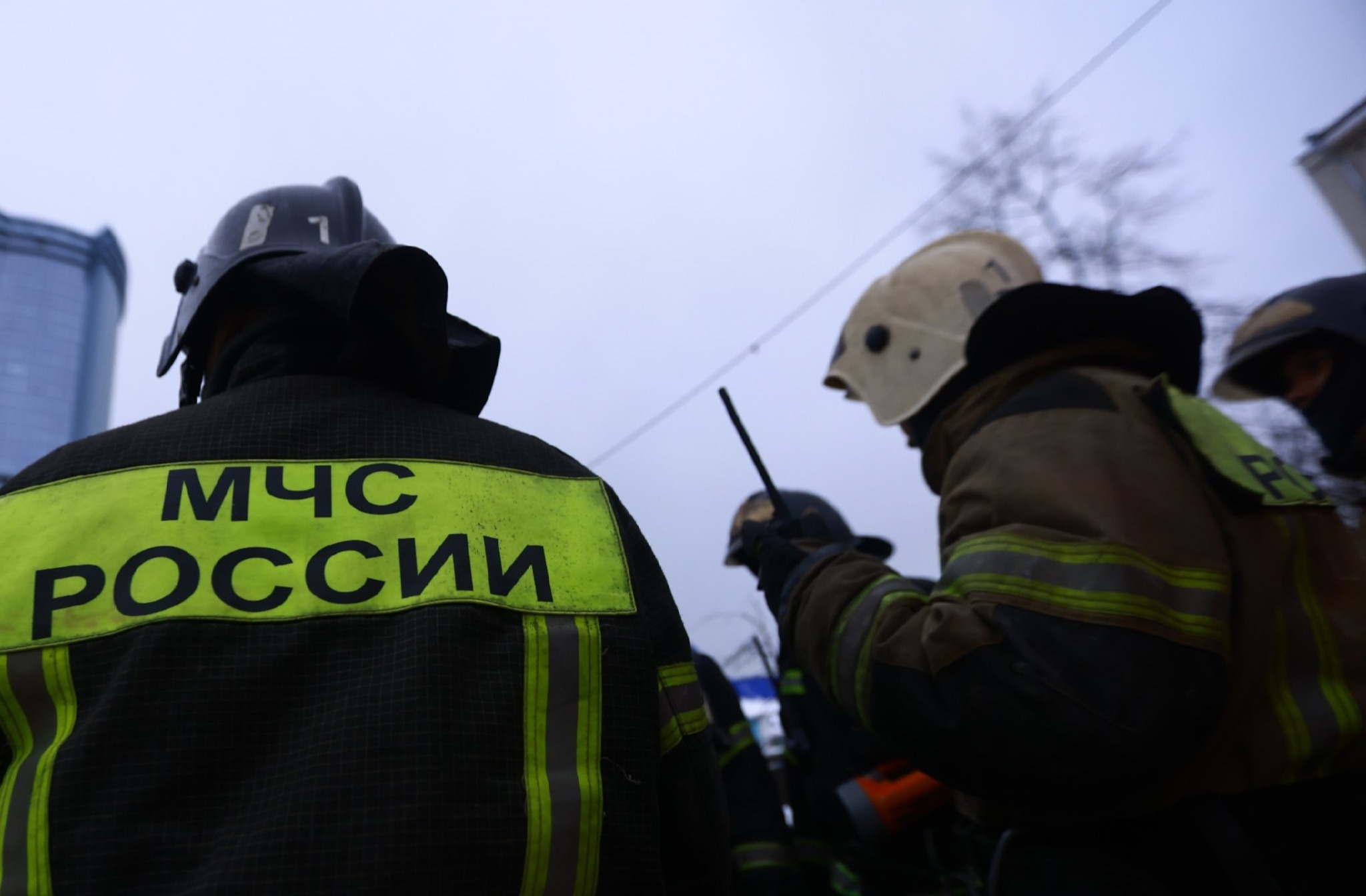Обломки ракеты попали в многоэтажку в Таганроге и убили женщину