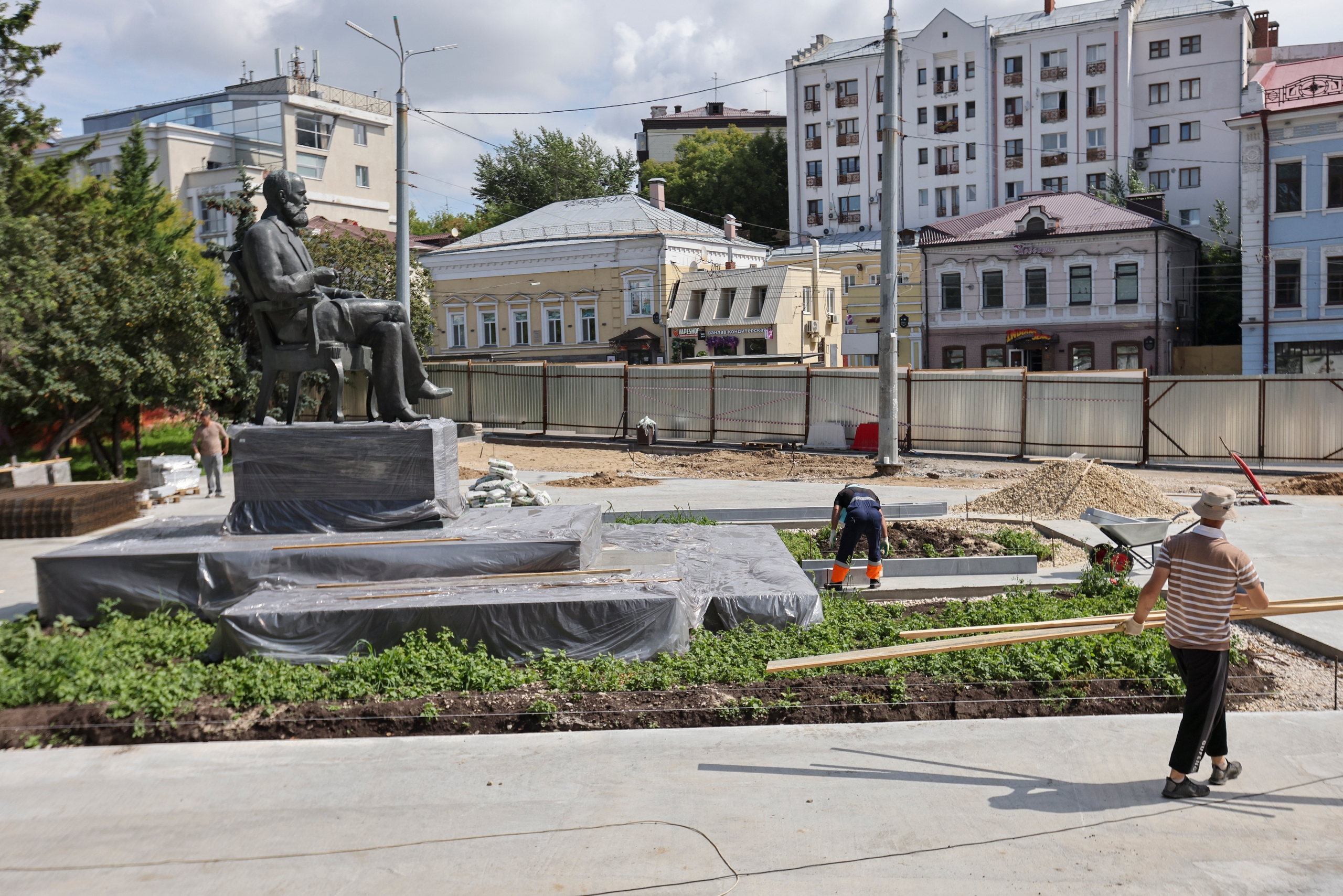 Обновленный вход в Ленинский сад в Казани откроют ко Дню города