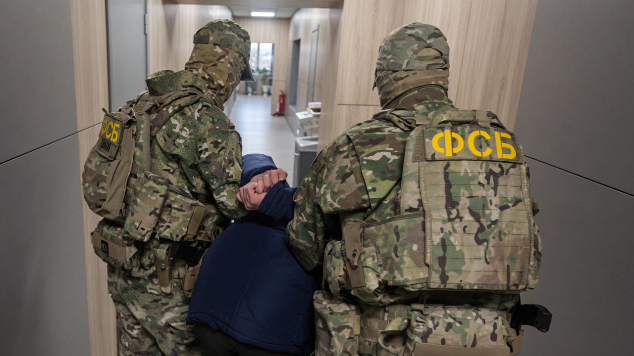 Троих подростков в Приморье обвинили в госизмене из-за подготовки к теракту