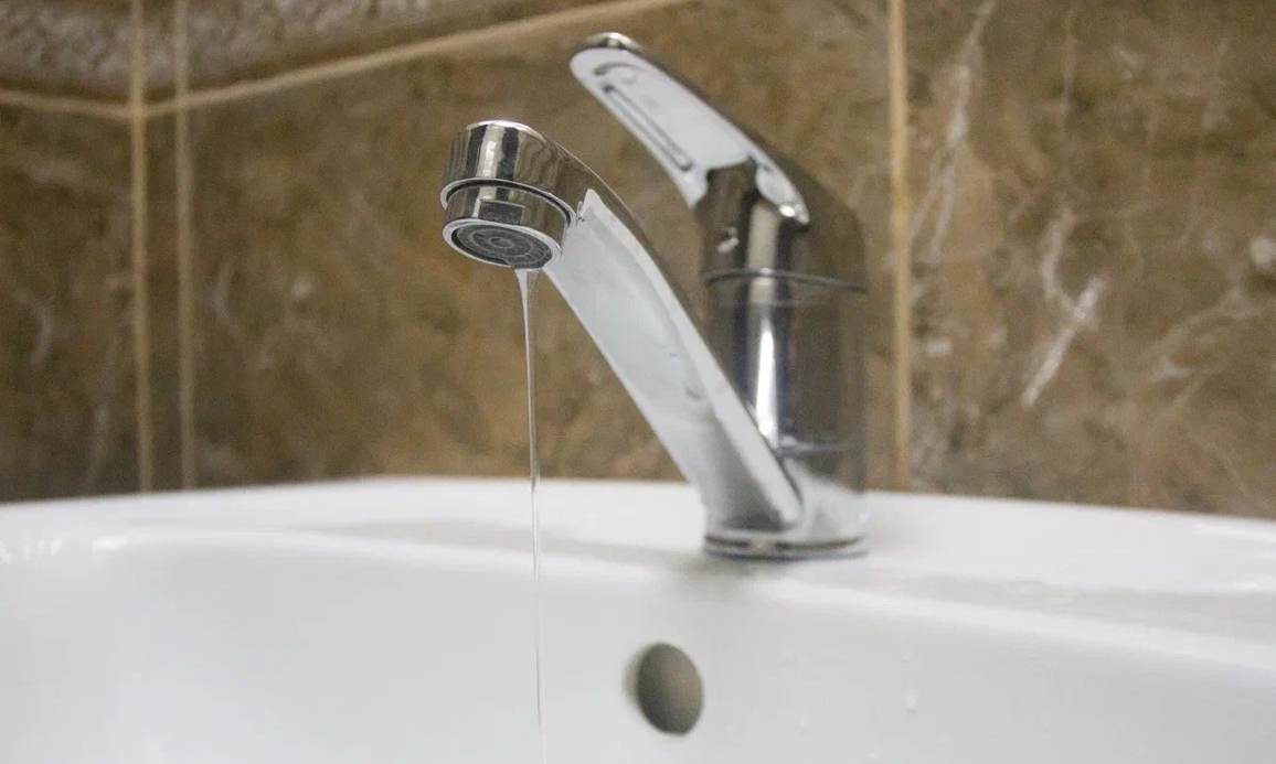 Отключение холодной воды из-за долгов за ЖКУ в России находится под запретом