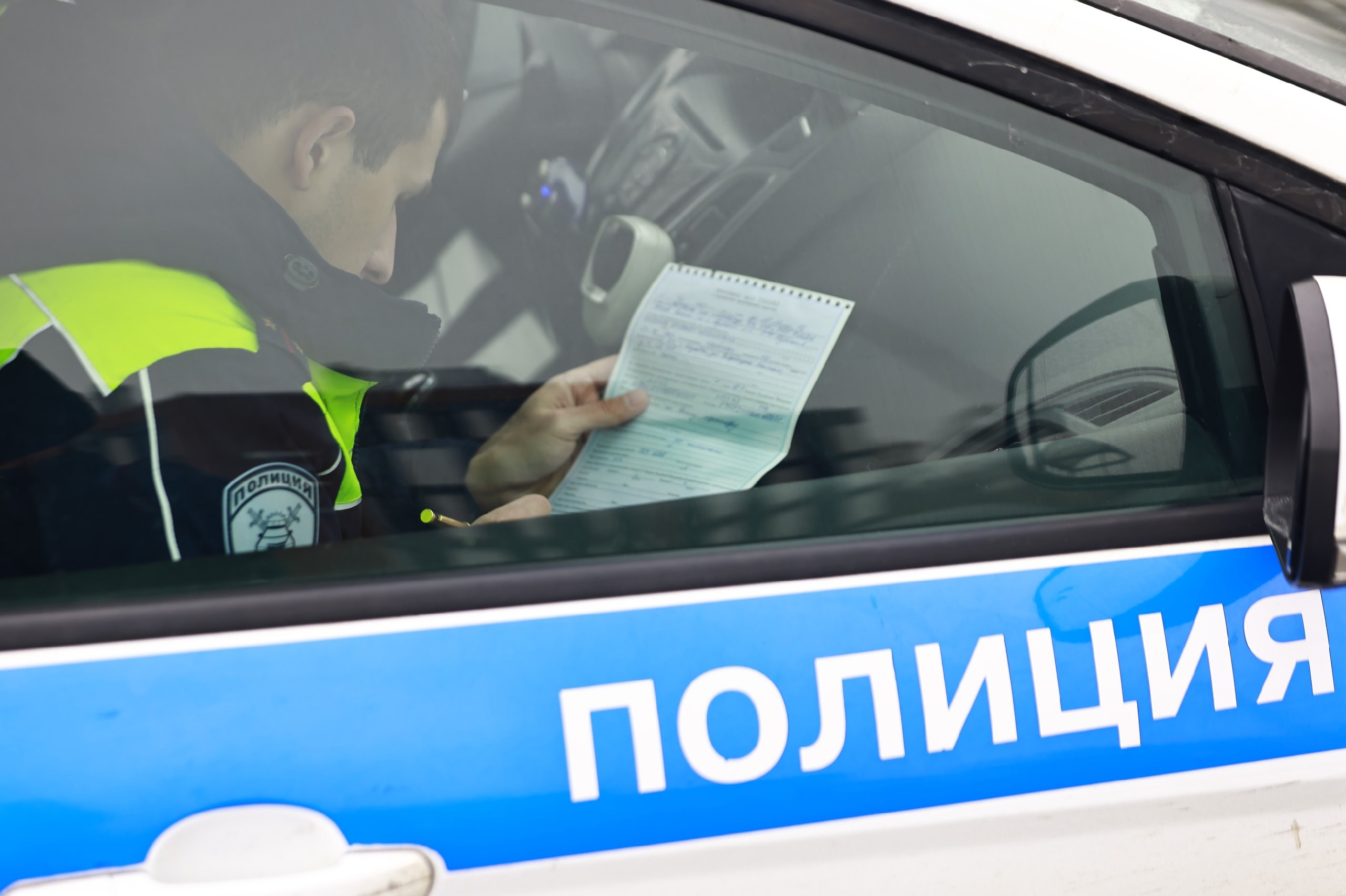 Водитель «Лады Калины» в Зеленодольске дважды укусил сотрудника ГАИ