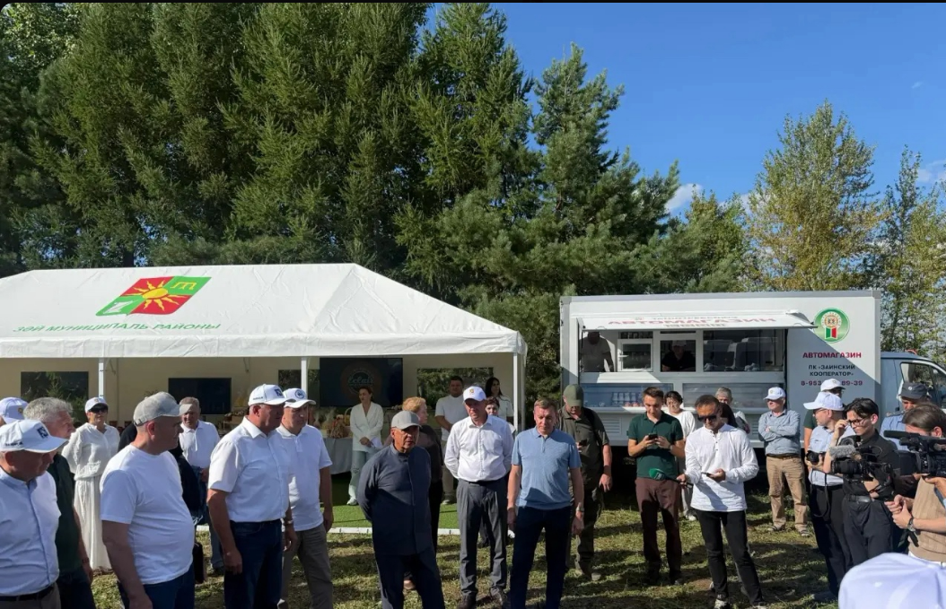 Минниханов поручил усилить работу по животноводству в Заинском районе