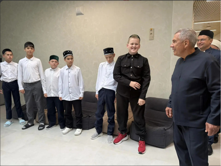 В Апастово при участии Минниханова прошло открытие пансионата для мальчиков