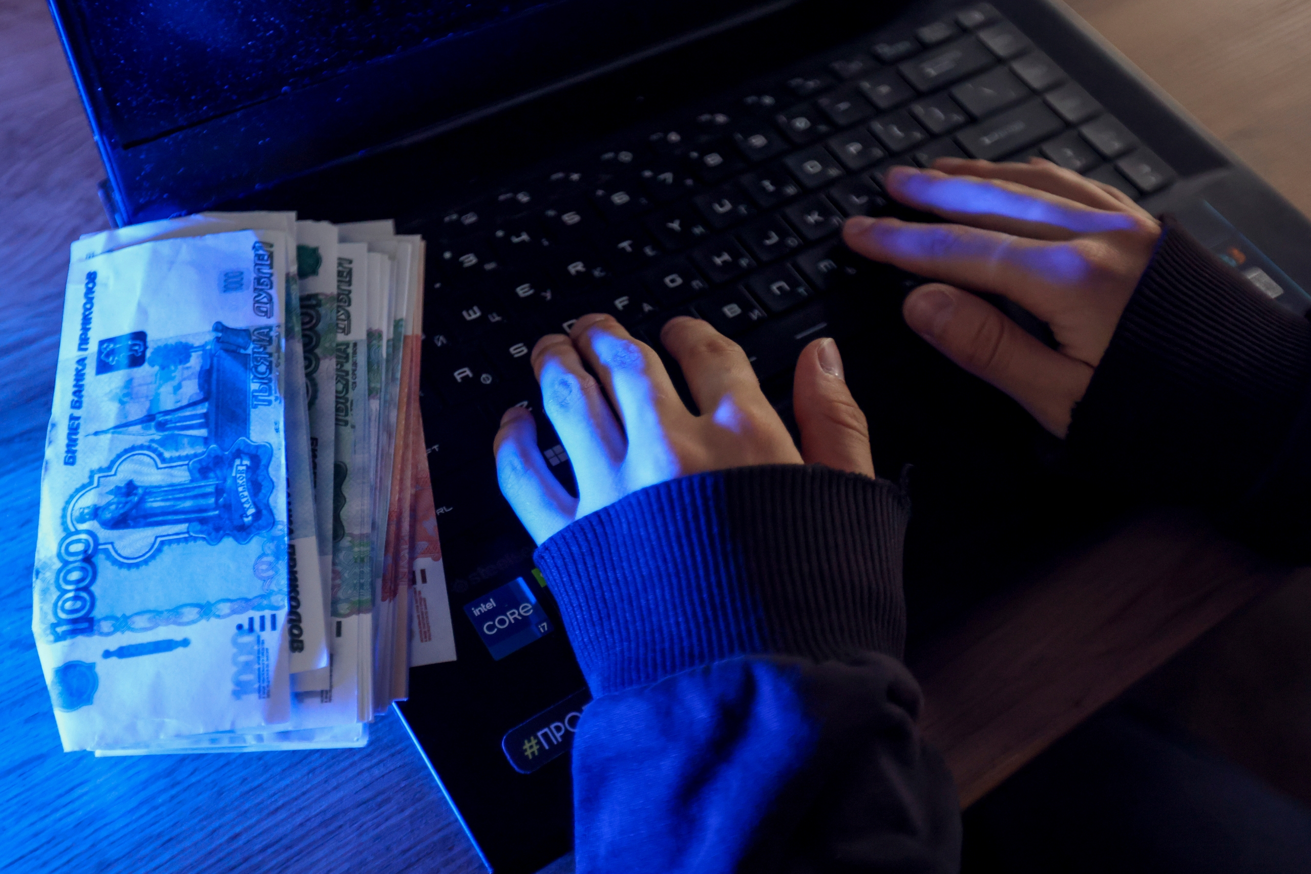 Мошенники начали получать контроль над смартфонами россиян через VPN