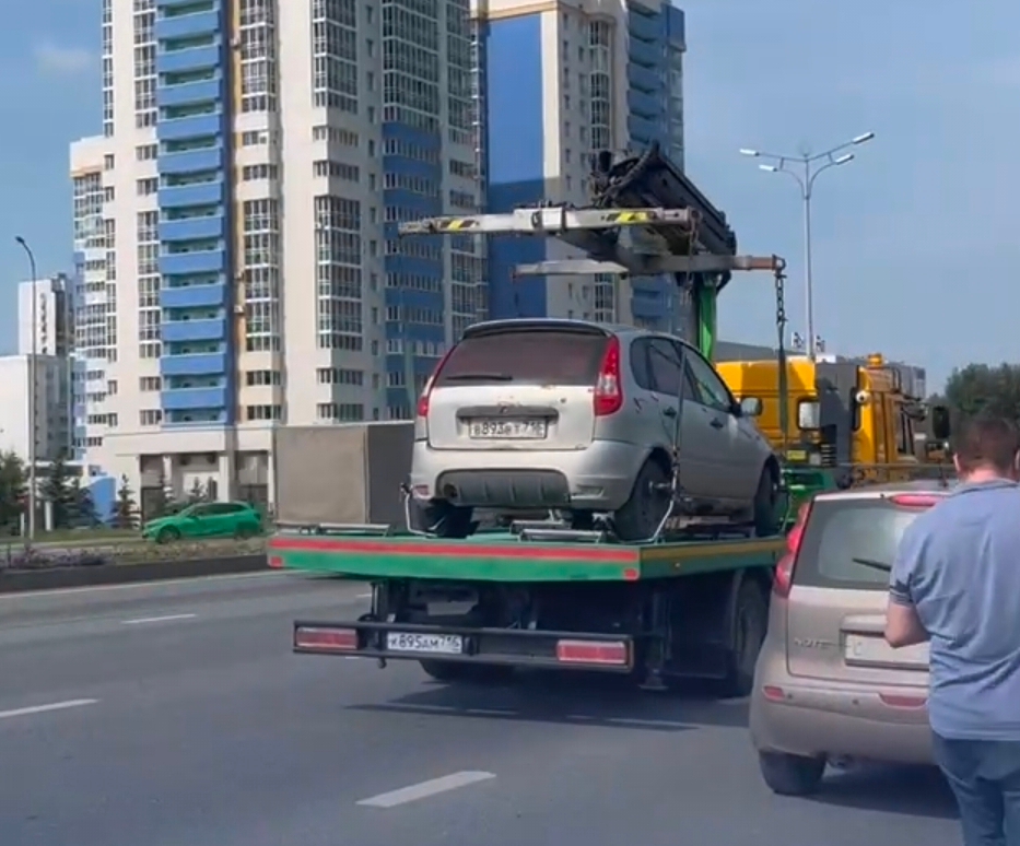 У трех казанцев изъяли авто за долги во время рейда