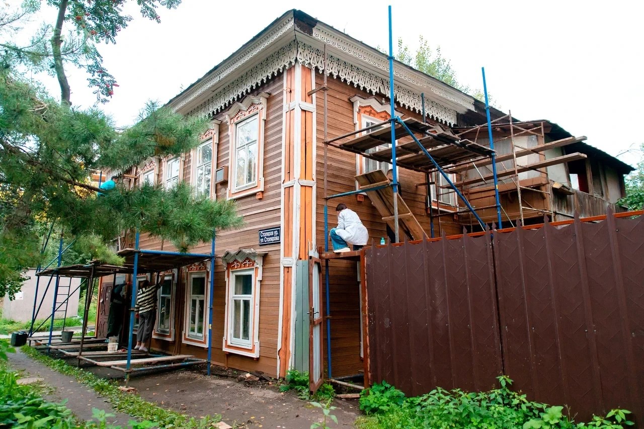 В Казани волонтеры восстановили фасад исторического дома на Столярова