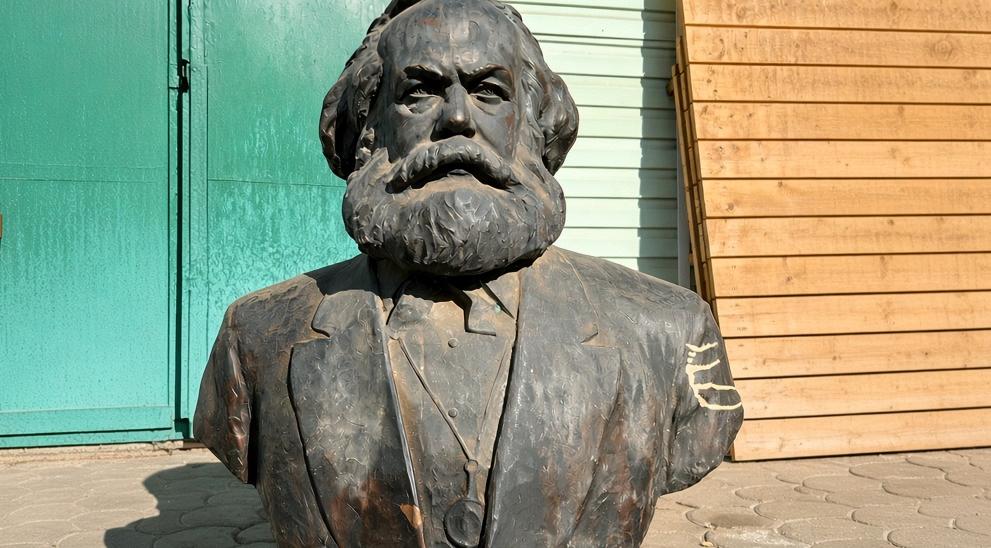 Памятник Карлу Марксу в Казани отремонтируют и поставят в сквере