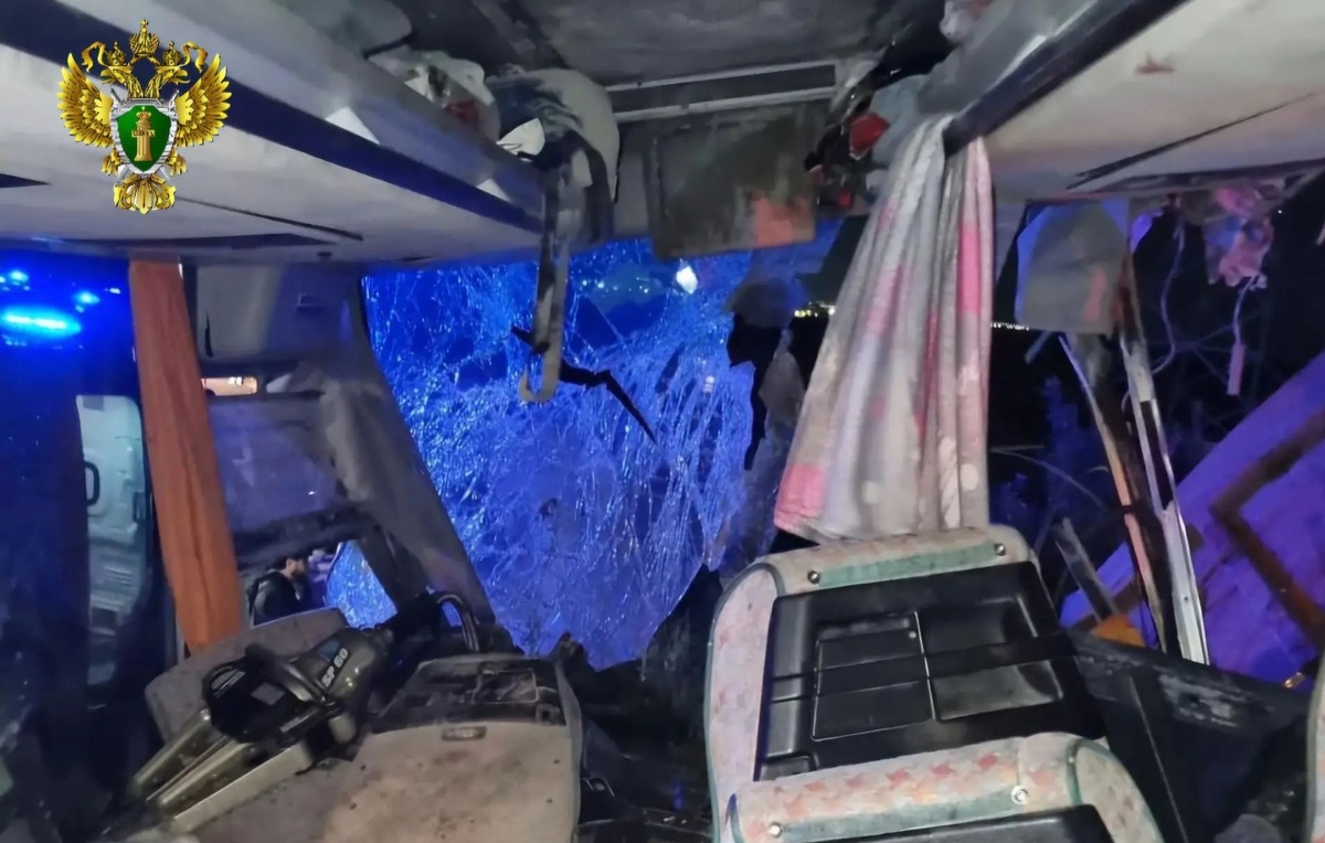 В ДТП с автобусом и грузовиком в Ставропольском крае пострадали 38 человек