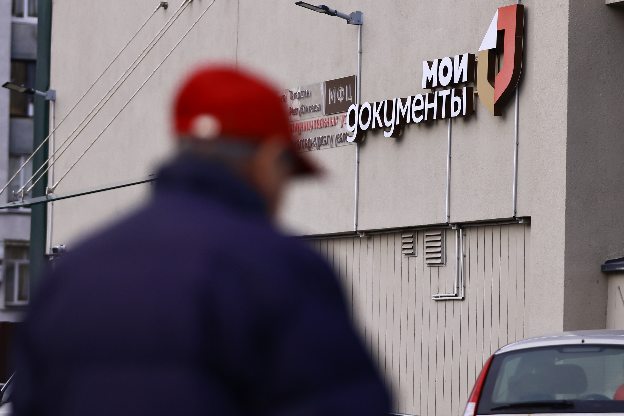Из-за обязательного учета в МФЦ начали приносить куриц