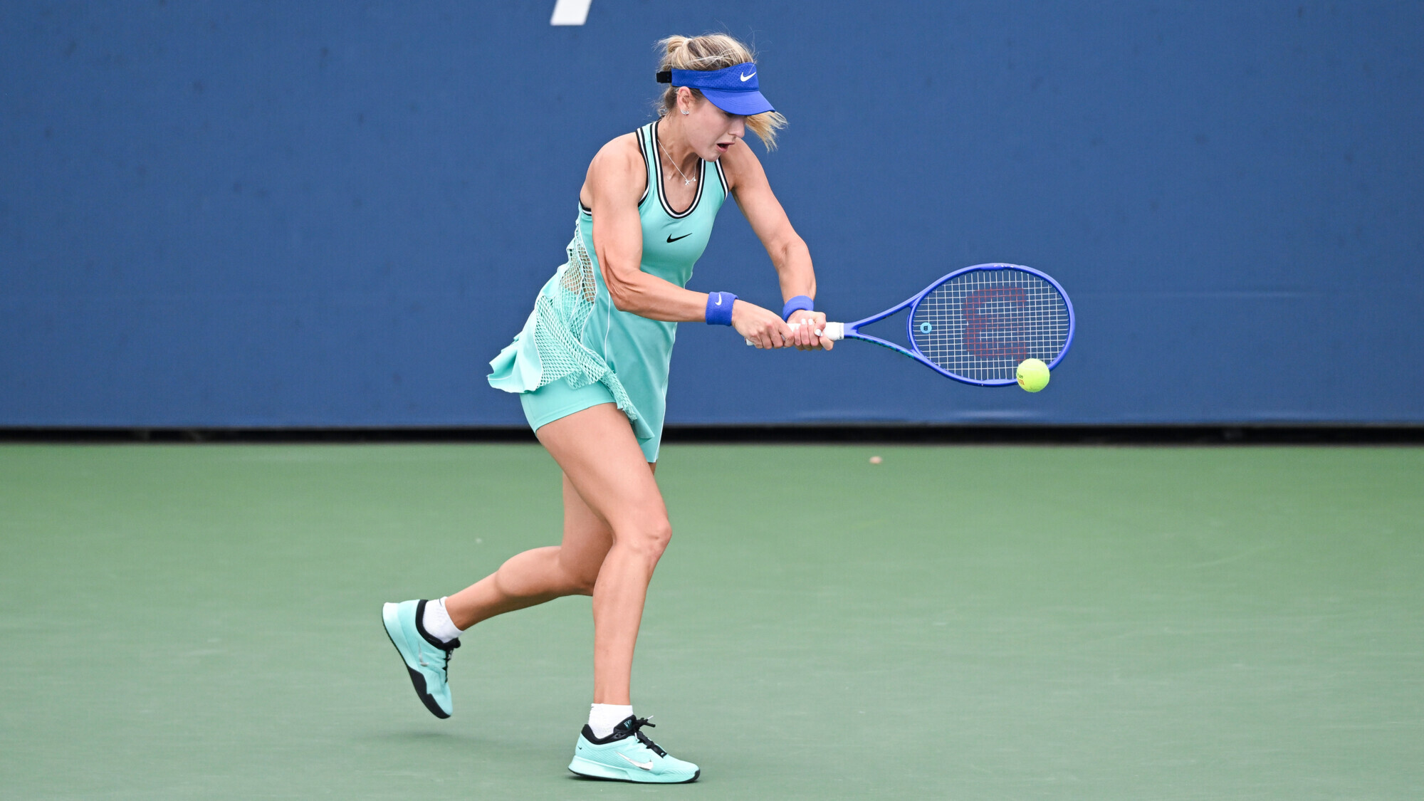 Калинская выиграла российское дерби на старте US Open