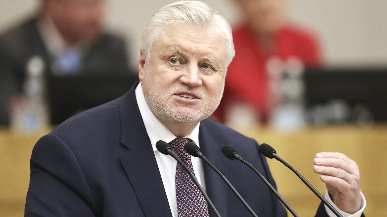 МРОТ для учителей в размере средней зарплаты предложил ввести Миронов