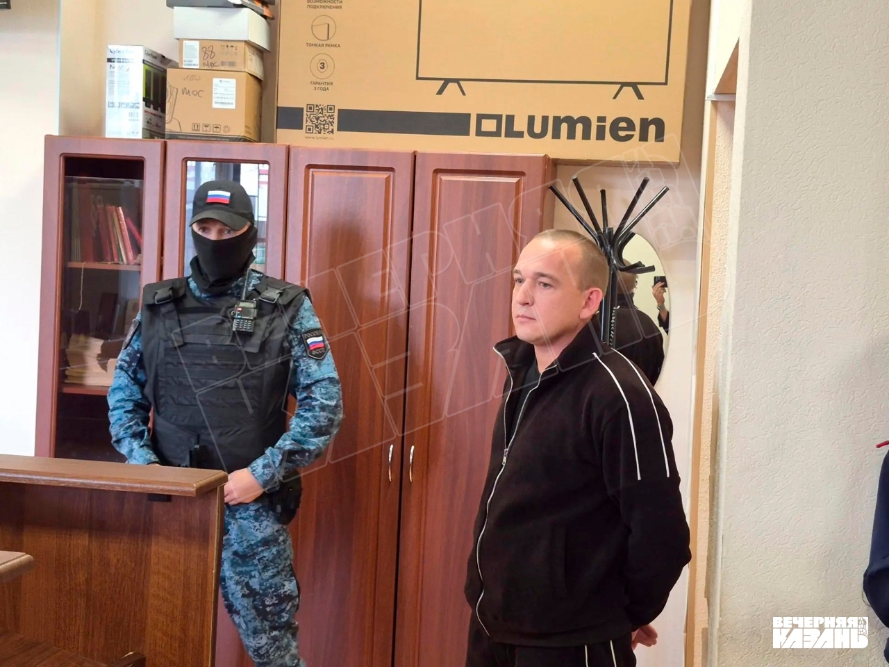 Обвиняемого в наезде на женщину в акватории Волги доставили в суд Казани