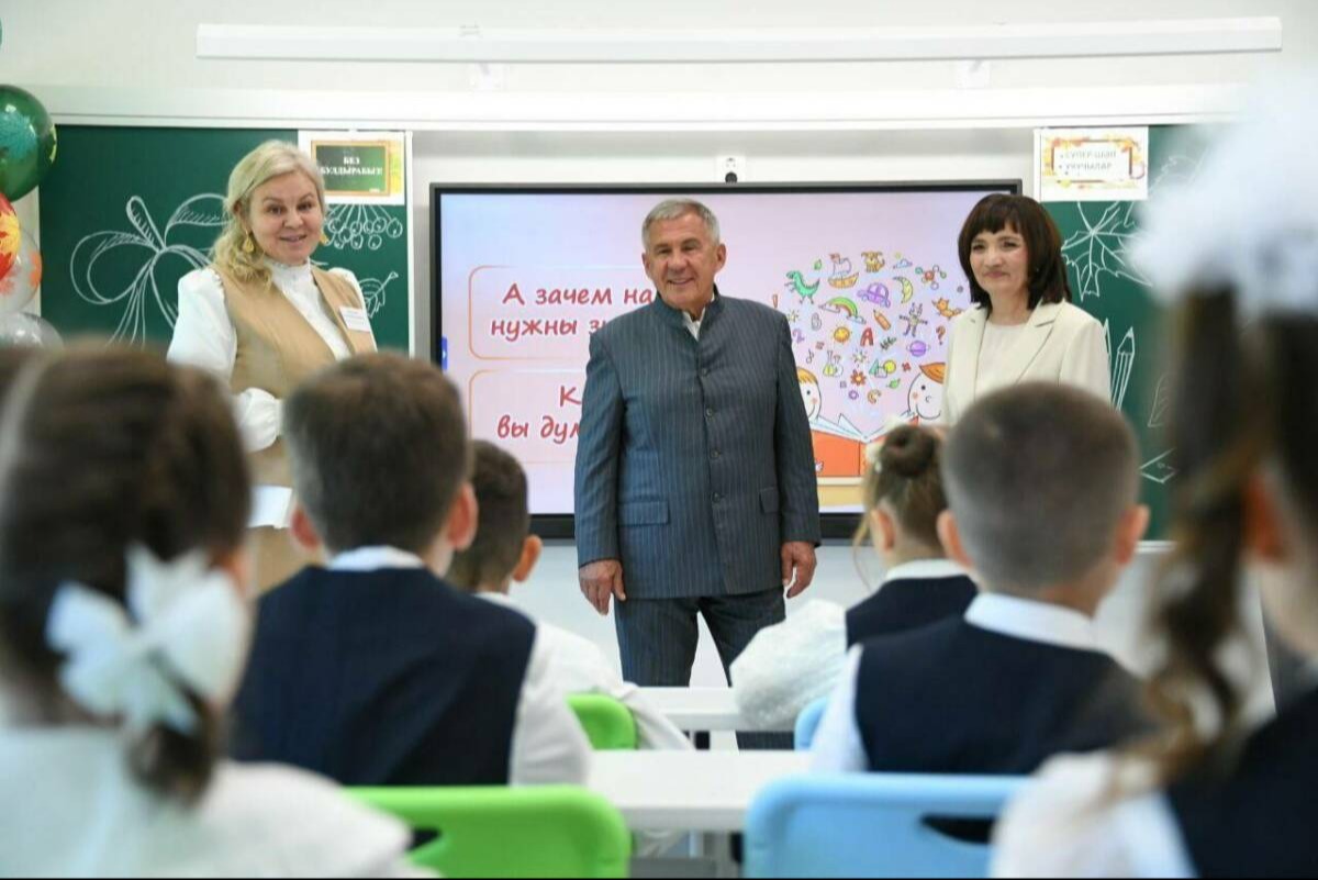 Минниханов поздравил татарстанцев с Днем знаний