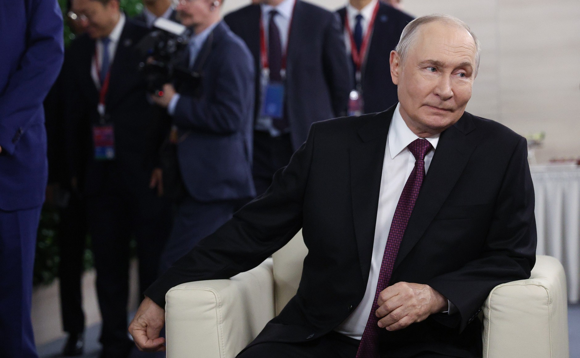 Слухи о заморозке вкладов россиян Путин назвал «вбросами»