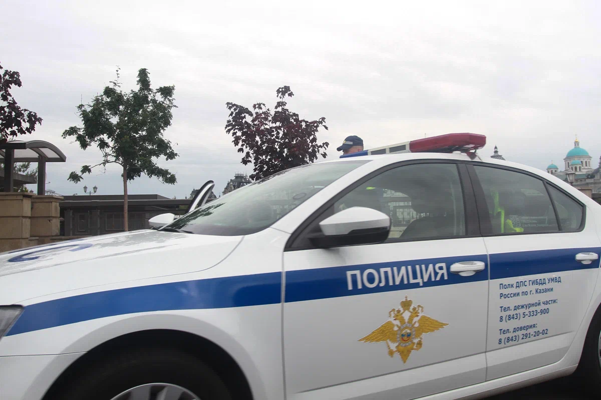 В полиции Казани отреагировали на танцующих в баре полуголых девушек