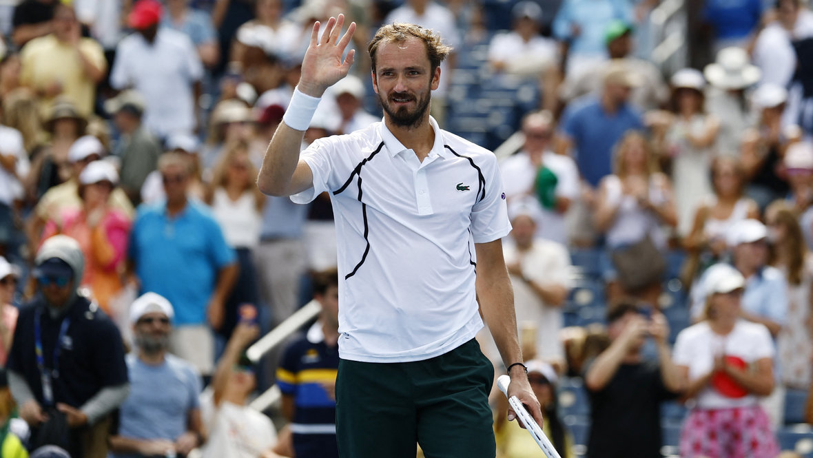 Медведев и Калинская вышли в 1/8 финала US Open