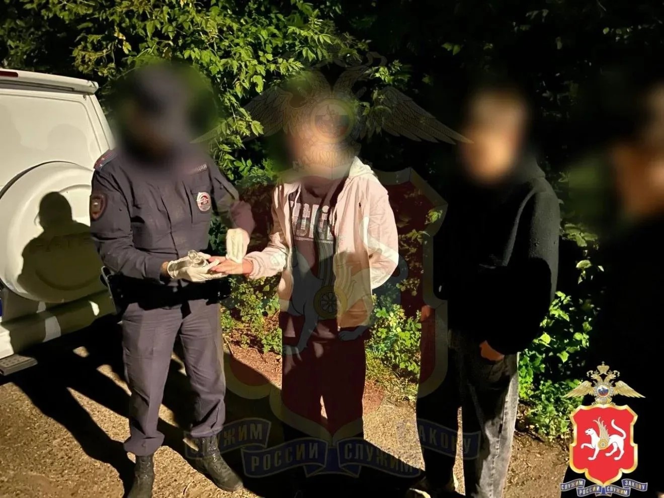 Подростка вместе с другом задержали у гаражей в Нижнекамске из-за наркотиков