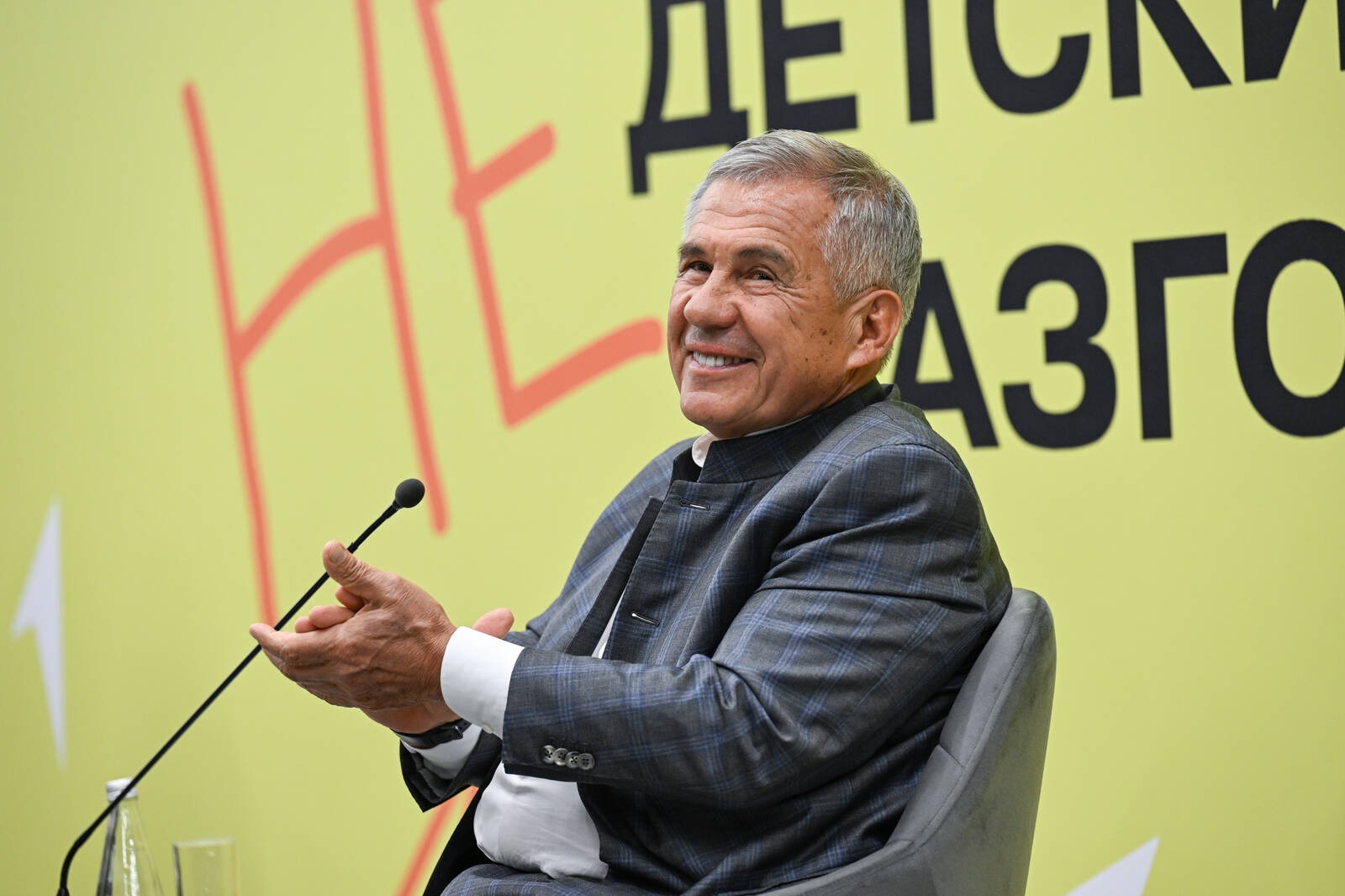 Минниханов рассказал студентам о своей практике на тракторном заводе