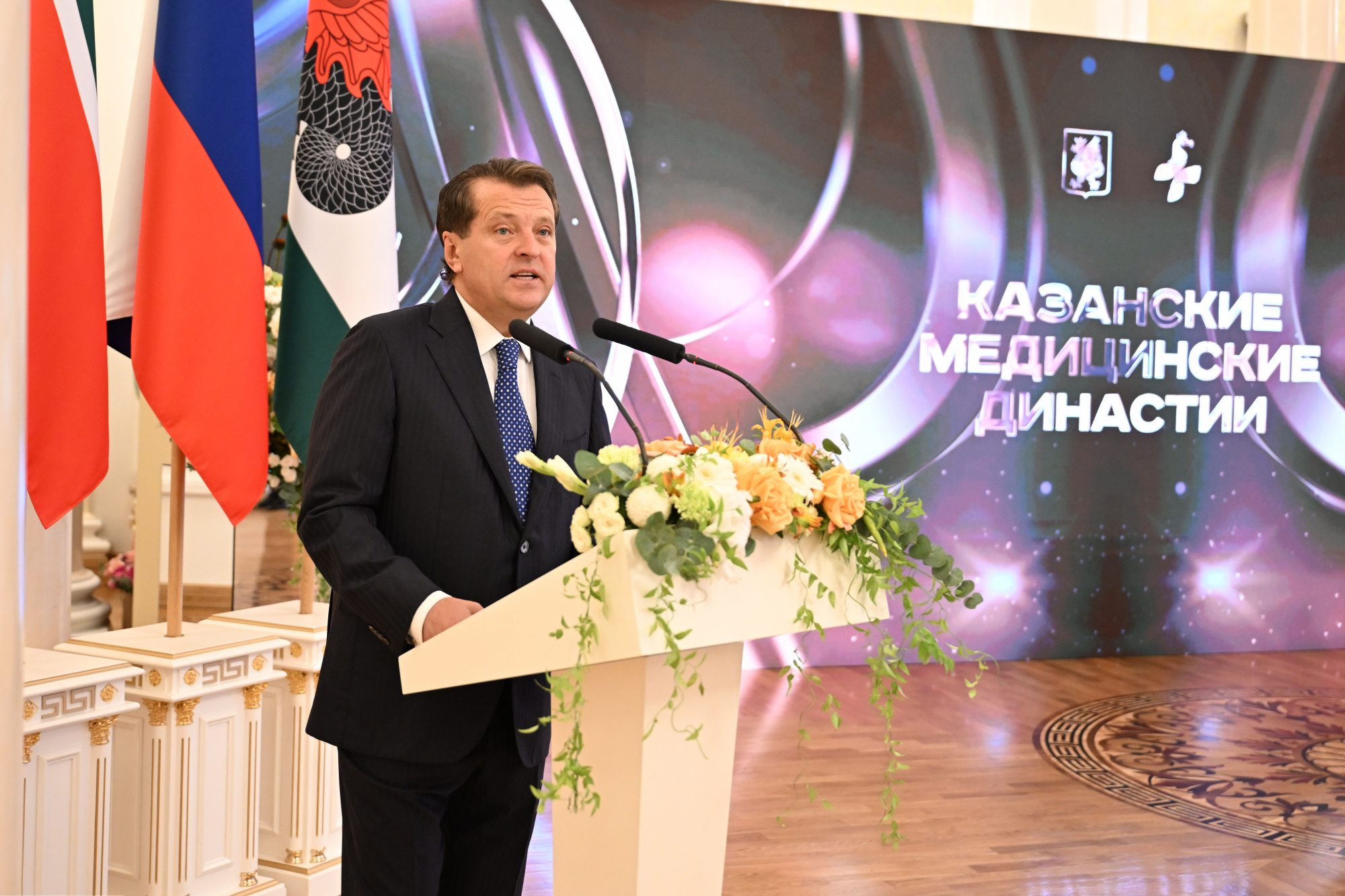 Метшин вручил статуэтки представителям медицинских династий города