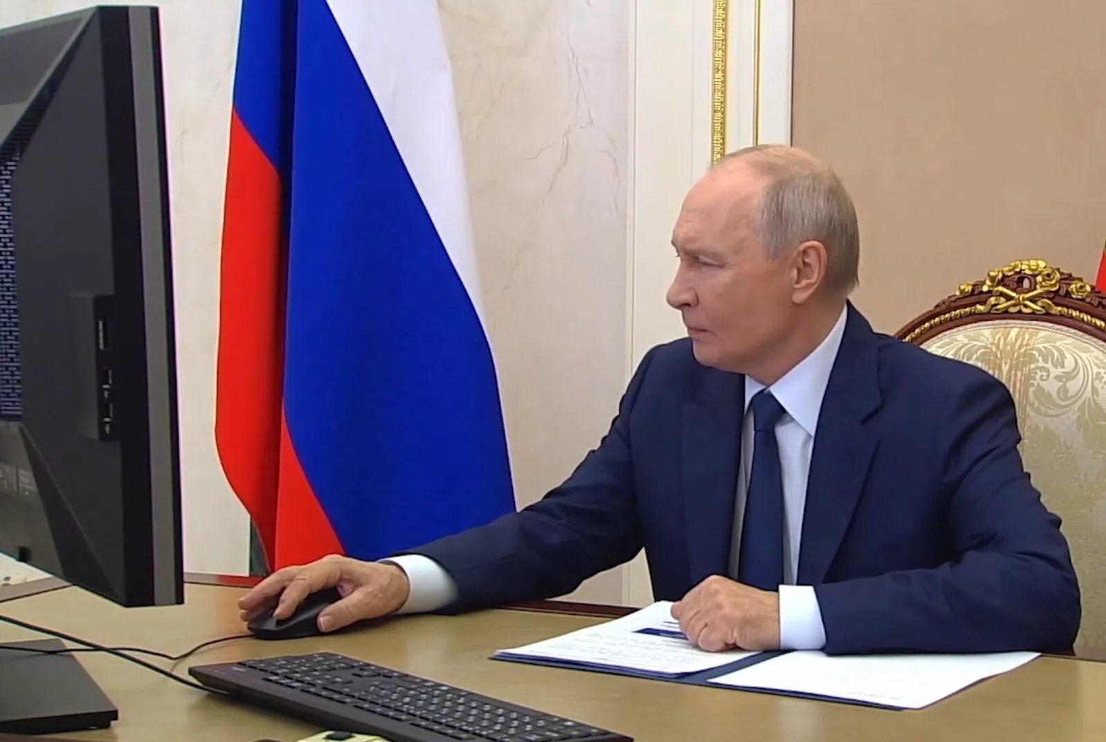 Путин проголосовал на выборах в Госдуму онлайн