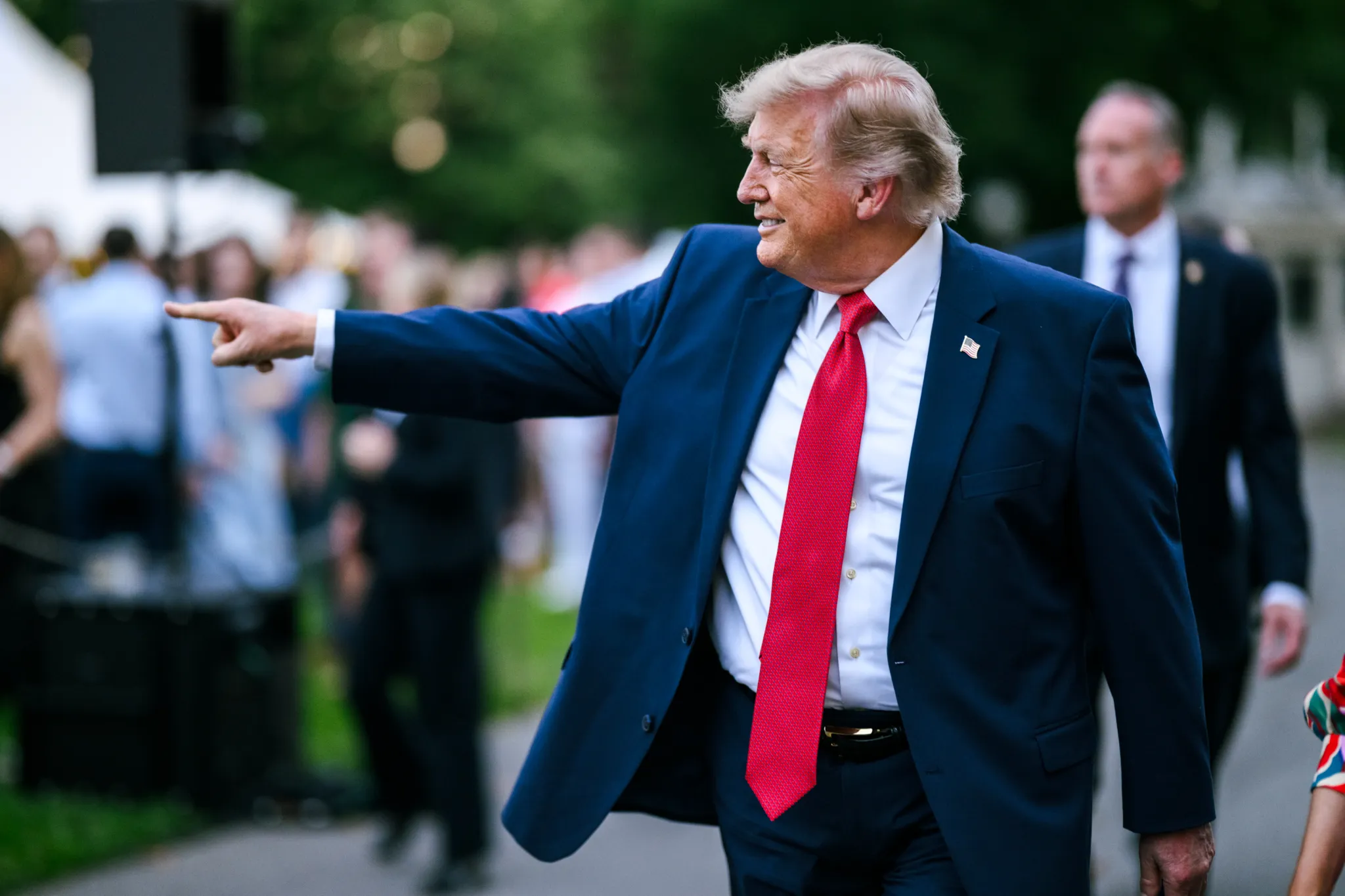Зеленский согласился на предложение Трампа ослабить удары по НПЗ России