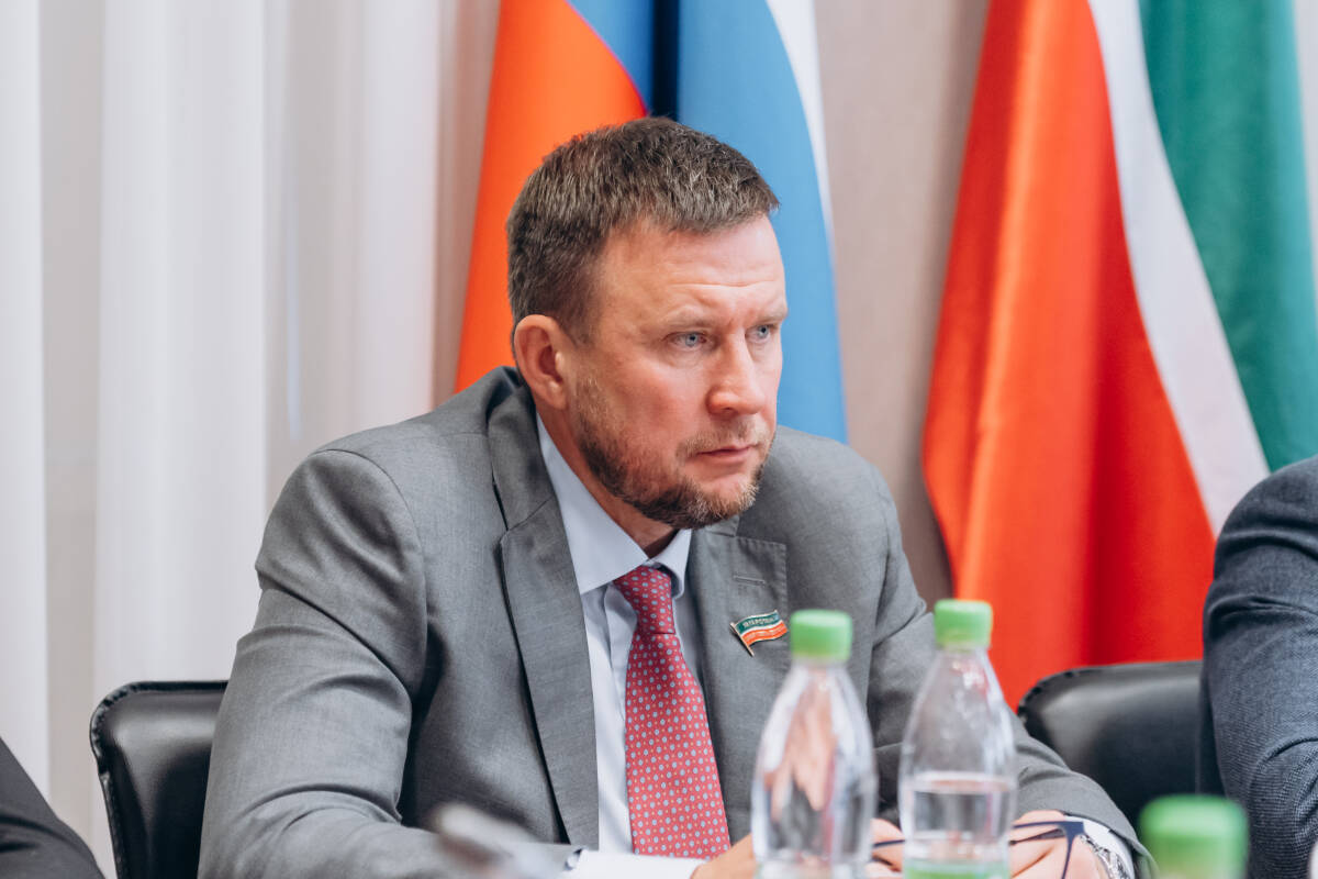 Лидер татарстанского отделения ЛДПР Руслан Юсупов сложил депутатские полномочия