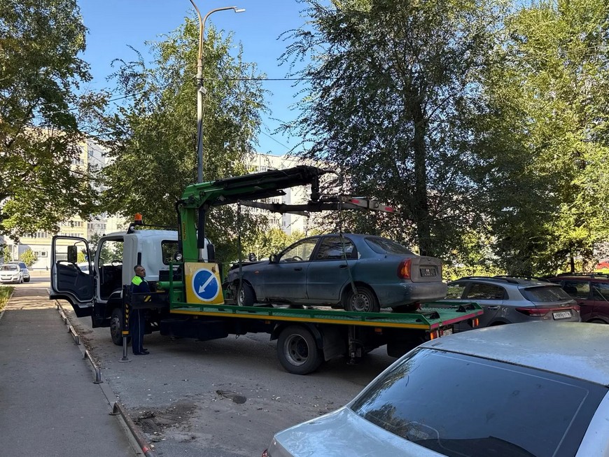 В Казани с начала года с улиц эвакуировано около 40 брошенных машин